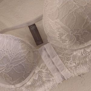 Daisy Fuentes Lace Front Closure Push-Up Bra 34B